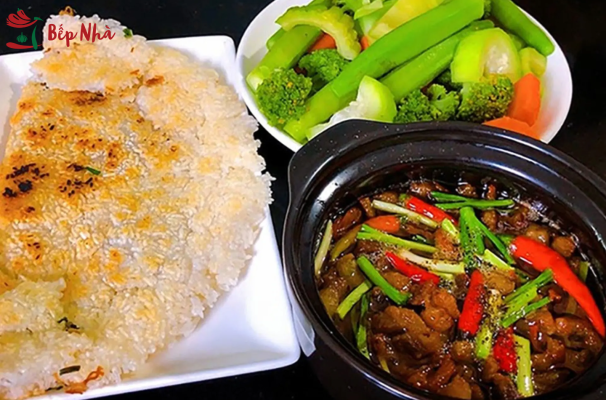 nước sốt chấm cơm cháy